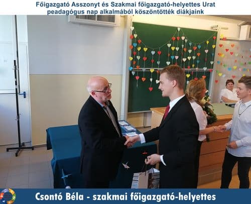 Oktatónkat köszöntjük Oklevéllel