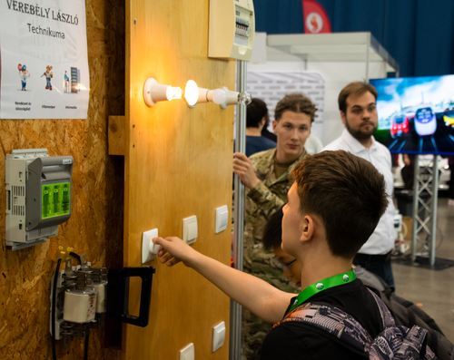 Kapcsolós interaktív játék 