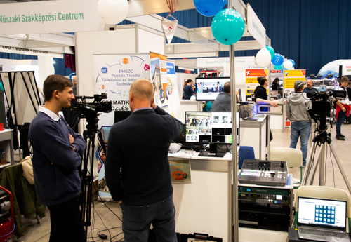 A Puskás Tivadar Távközlési és Informatikai Technikum standja