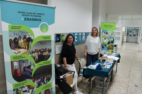 a képen a Petrik Lajos Két Tanítási Nyelvű Technikum standja látható