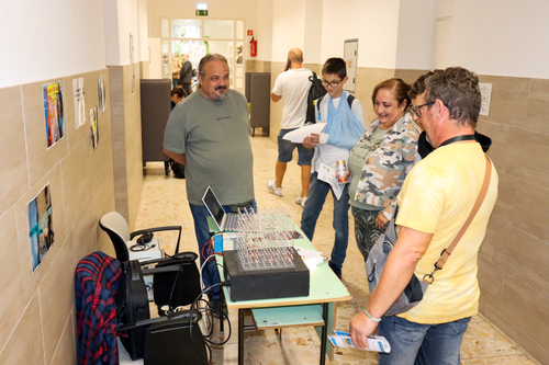 A képen egy távközlési szerkezet látható