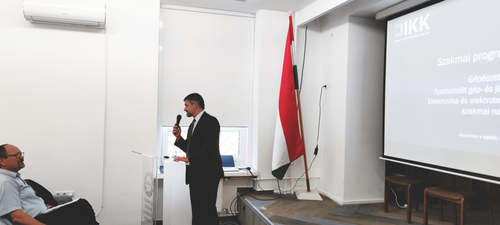 Centrumunkban tartott rendezvényről fotó jelenítődik meg