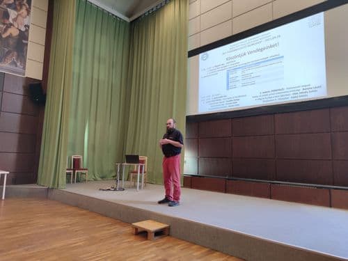 Szakmai műhelyfoglalkozásról fotó jelenítődik meg