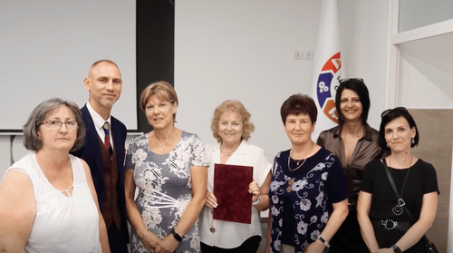 A képen iskolánk munkatársai láthatóak