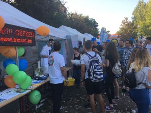 Pontott party pályaválasztási eseményről fotó jelenítődik meg