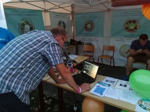 Pontott party pályaválasztási eseményről fotó jelenítődik meg