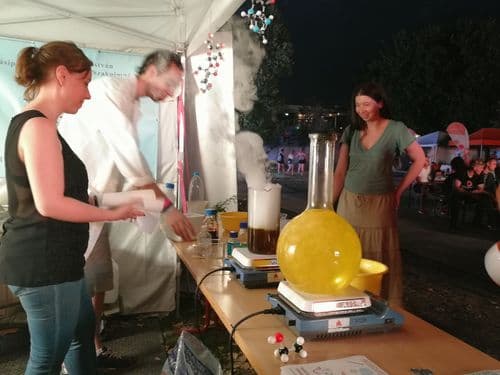 Pontott party pályaválasztási eseményről fotó jelenítődik meg